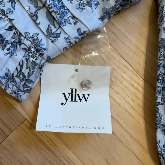 Yllw the Label NWT Never Worn blue floral puff sleeve cropped top Size M - Picture 7 of 10